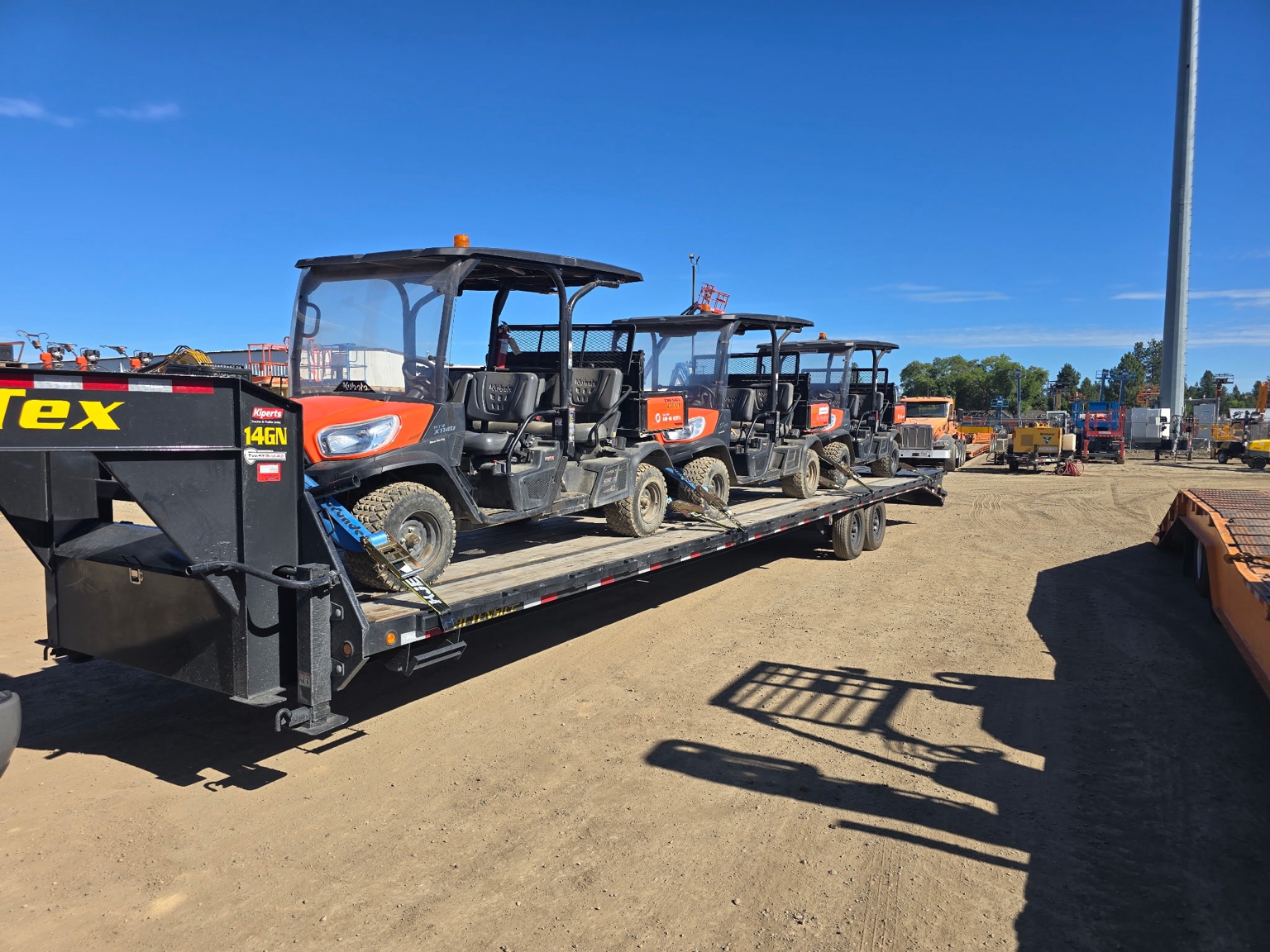 Utility vehicles on gooseneck trailer